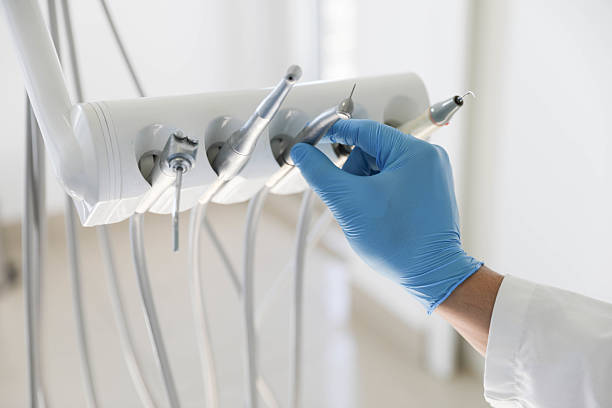 Professional Emergency Dentist technician working in Linden, NJ